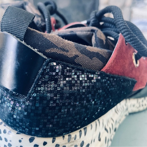 Gently used Steve Madden CLIFF Olive Multi green camo rebooted sneakers. - Picture 4 of 11